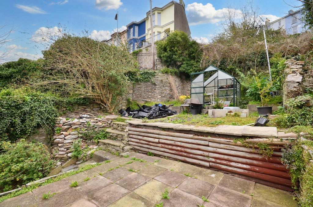 Lot: 53 - CHARACTER TERRACED TWO-BEDROOM COTTAGE - Rear garden